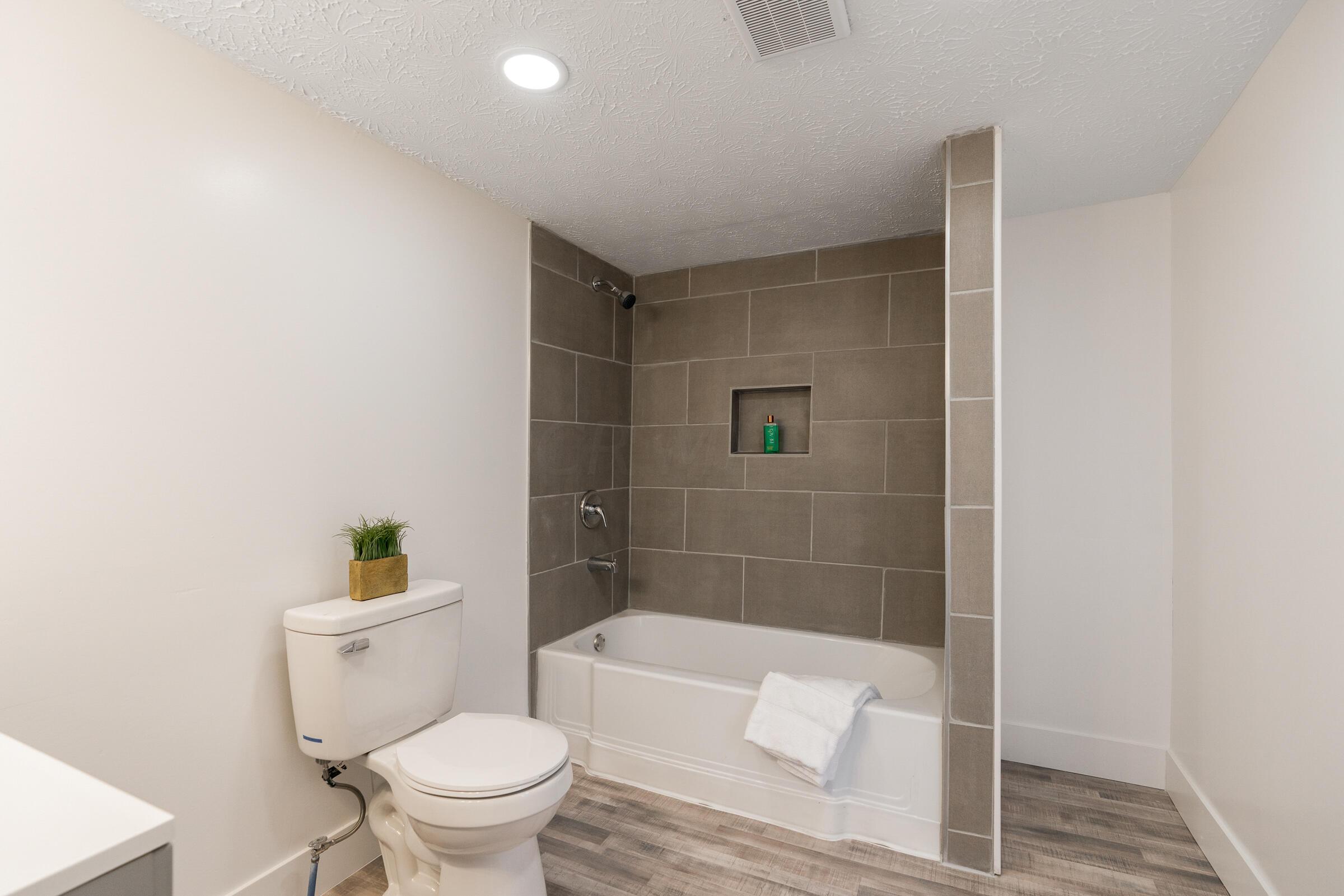 2056 Agler Road Columbus, OH 43224 - Photo 6 of 31 Gallery Image 6