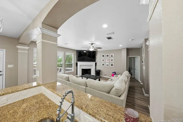 $2,450 | 7302 Carriage Bay, San Antonio, TX 78249