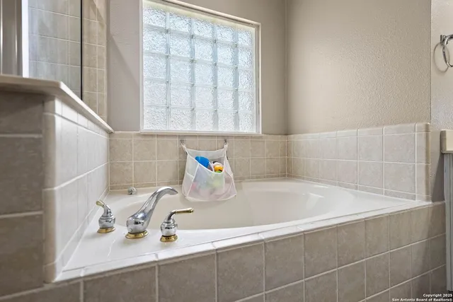 $2,450 | 7302 Carriage Bay, San Antonio, TX 78249