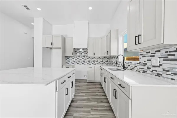 $258,000 | 6108 North Rayo Del Sol Street, Edinburg, TX 78542