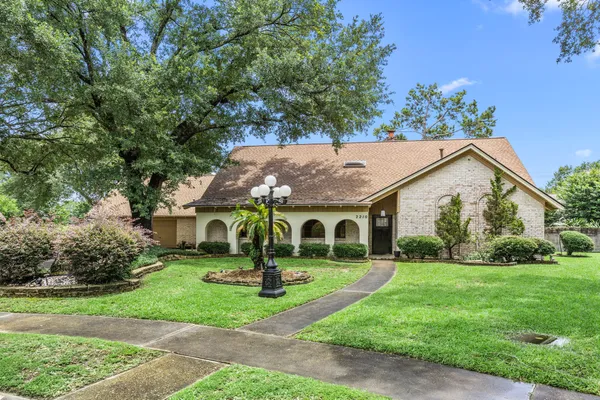 $300,000 | 2210 South Memorial Court, Pasadena, TX 77502