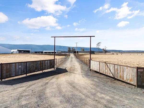 $865,000 | 7122 East Langell Valley Road, Bonanza, OR 97623