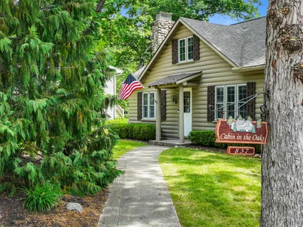 $949,000 | 837 Van Slyke Drive, Fontana, WI 53125