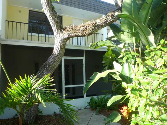 837 Camelia Lane, Unit 7 Vero Beach, FL 32963 - Photo 4 of 20