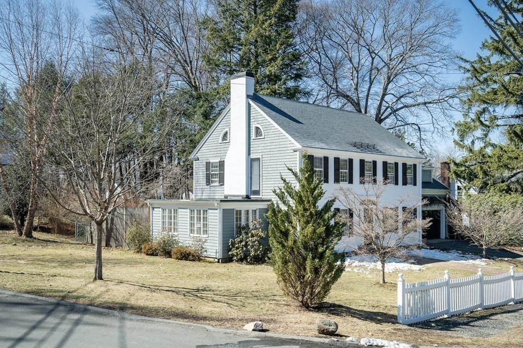 11 Edgewood Road Lexington, MA 02420 - Photo 2 of 22 a front view of a house with a tree