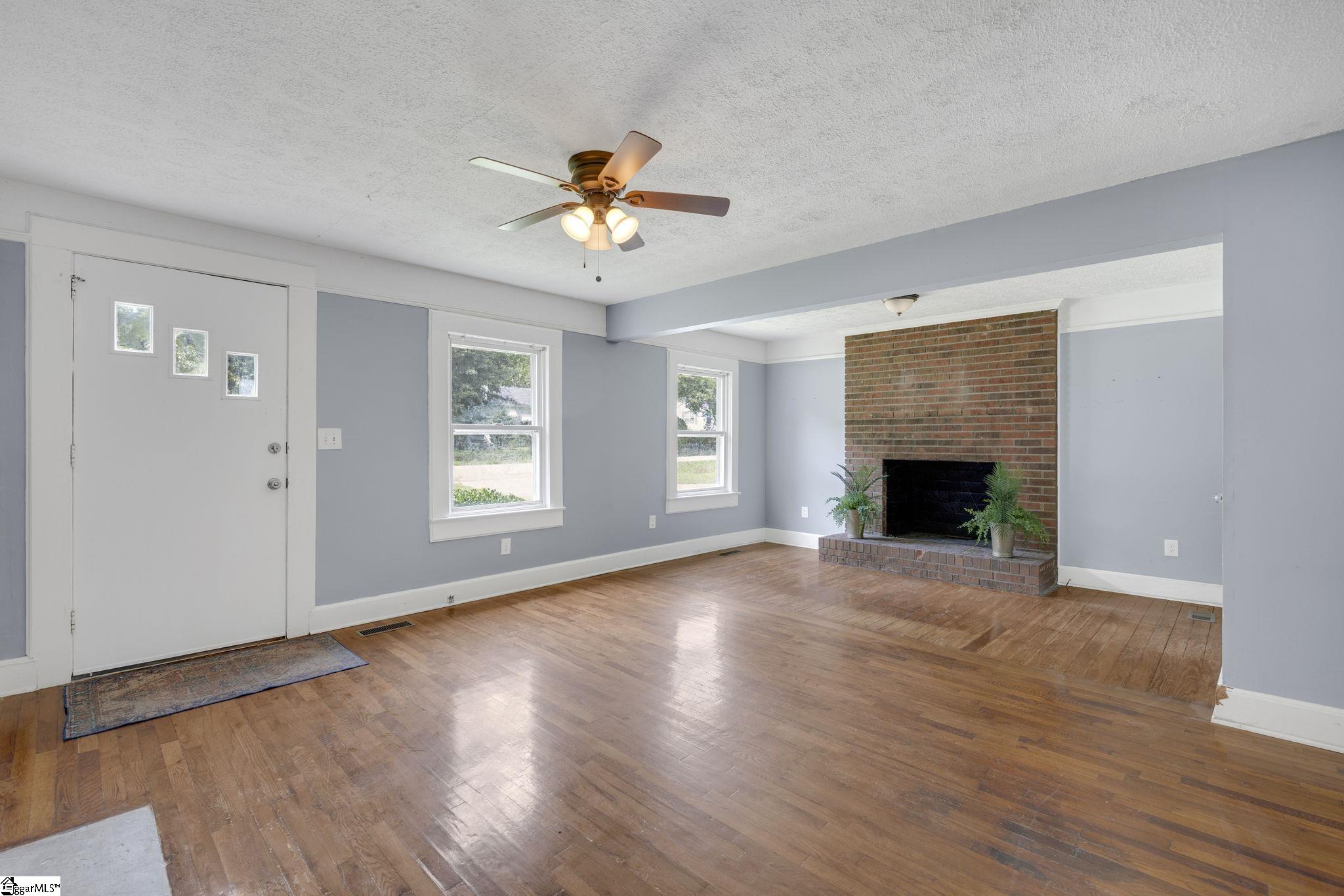 107 West Marion Road Greenville, SC 29617 - Photo 7 of 36