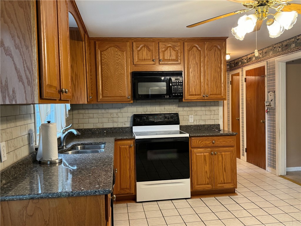 36 Colonial Road Bristol, RI 02809 - Photo 3 of 21