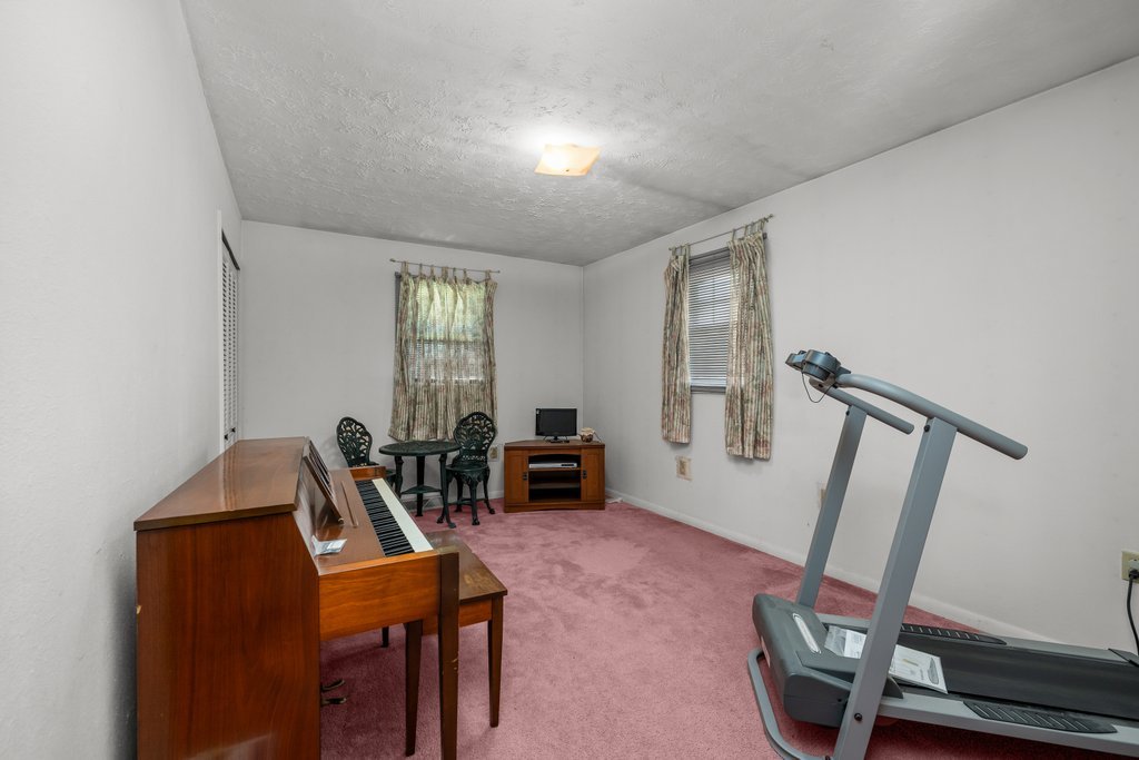 11213 22nd Street Milan, IL 61264 - Photo 10 of 36 a room with furniture and windows