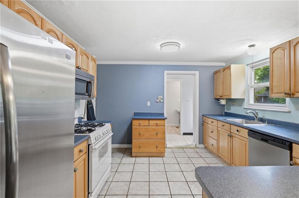 332 Old Farm Road Pittsburgh, PA 15228 - Photo 10 of 50 Gallery Image 10