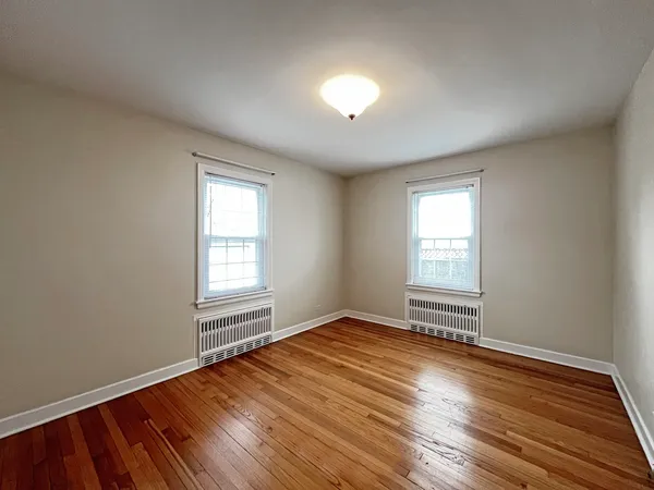 $1,950 | 4 South June Terrace, Unit 1, Lake Forest, IL 60045