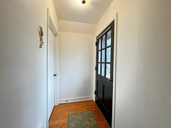 $1,950 | 4 South June Terrace, Unit 1, Lake Forest, IL 60045