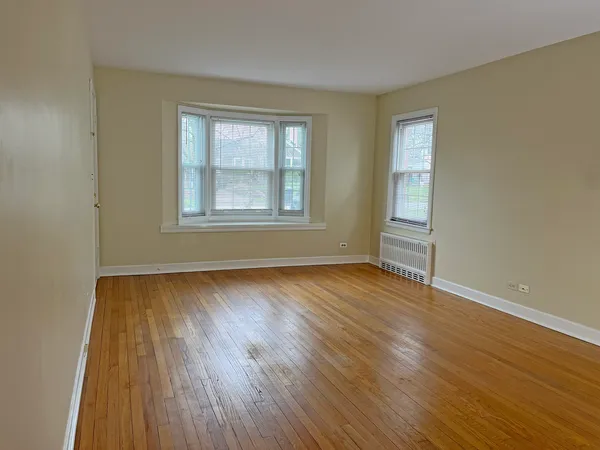 $1,950 | 4 South June Terrace, Unit 1, Lake Forest, IL 60045