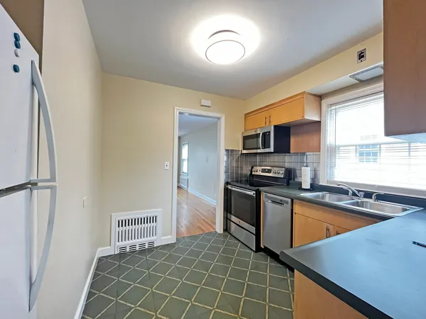 $1,950 | 4 South June Terrace, Unit 1, Lake Forest, IL 60045