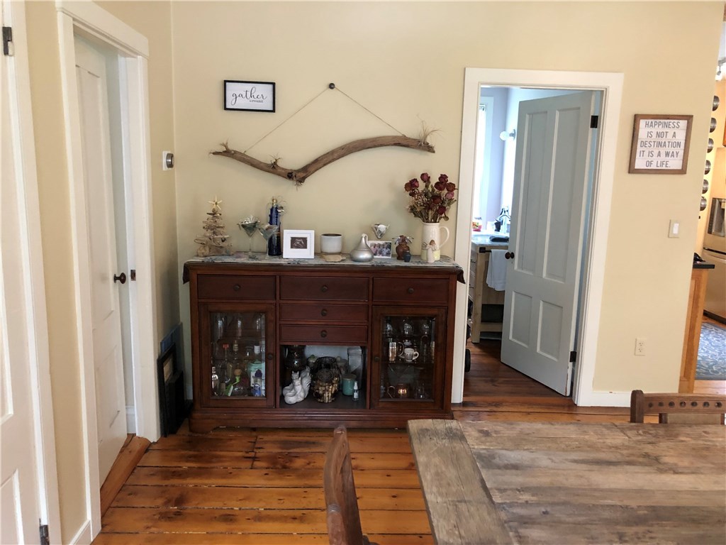 1024 Main Road Tiverton, RI 02878 - Photo 6 of 35