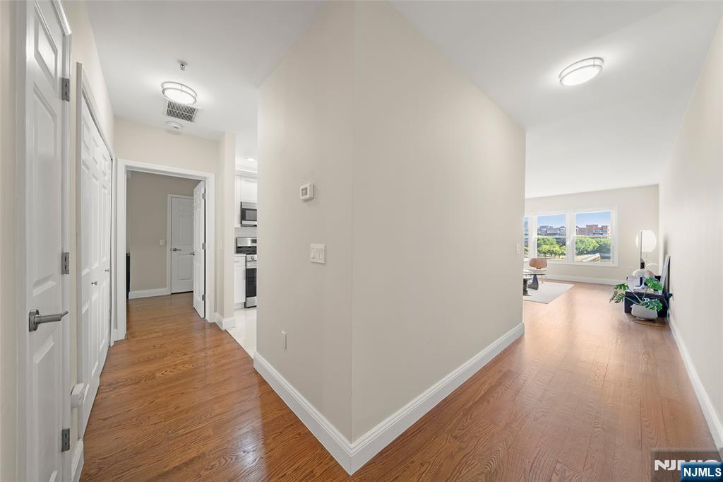 250 The Promenade Edgewater, NJ 07020 - Photo 11 of 22