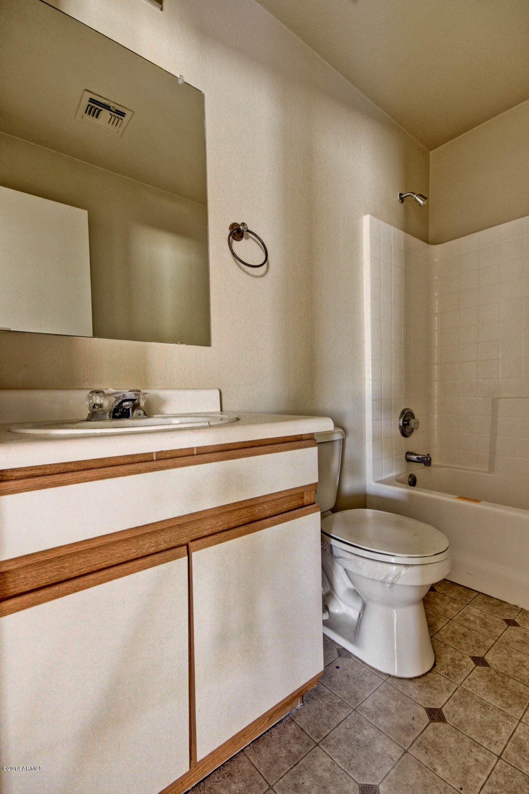 6610 West Riva Road Phoenix, AZ 85043 - Photo 15 of 26 Bathroom
