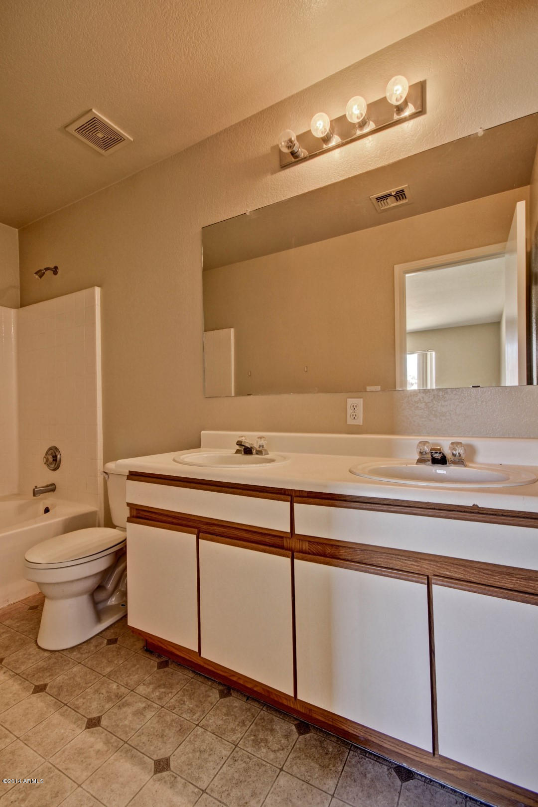 6610 West Riva Road Phoenix, AZ 85043 - Photo 21 of 26 Master Bathroom