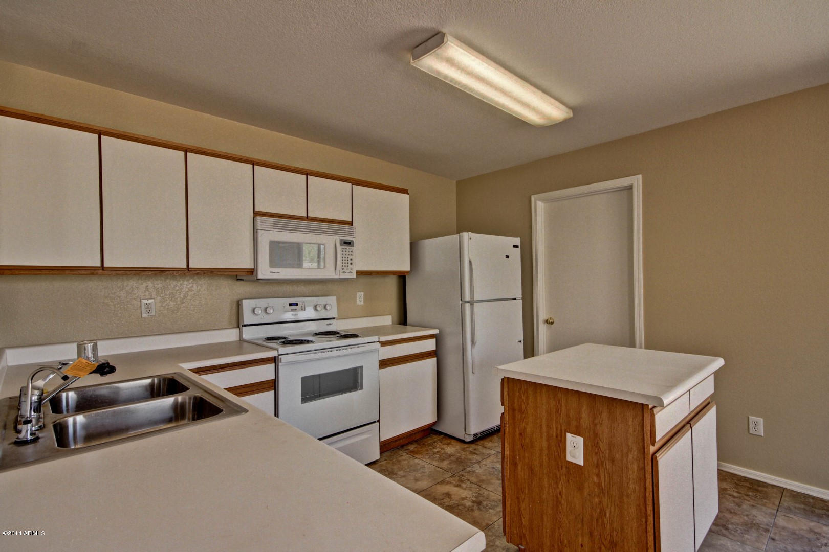 6610 West Riva Road Phoenix, AZ 85043 - Photo 8 of 26 Kitchen