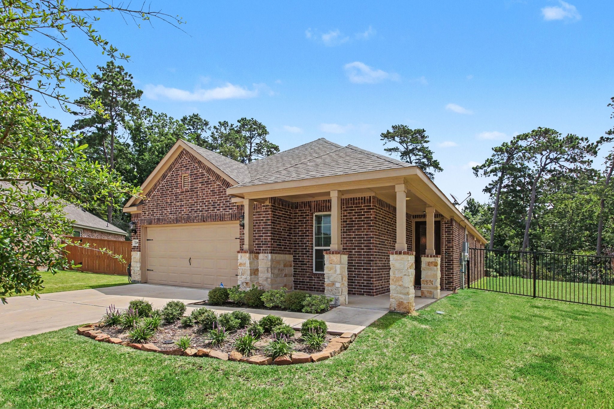 728 Fallen Hemlock Court Conroe, TX 77304 - Photo 4 of 29