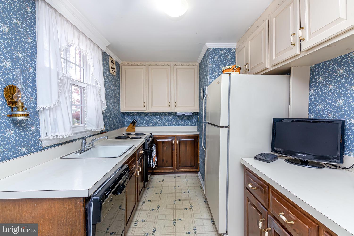 707 Tasker Street Ridley Park, PA 19078 - Photo 8 of 17 Kitchen