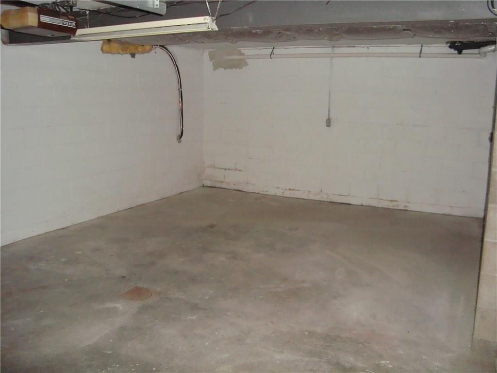 4029 Firethorn Drive McKees Rocks, PA 15136 - Photo 14 of 15 garage