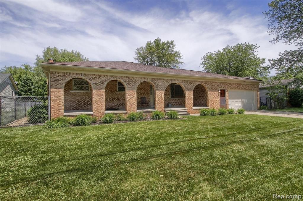 48969 Callens Road Chesterfield, MI 48047 - Photo 2 of 34