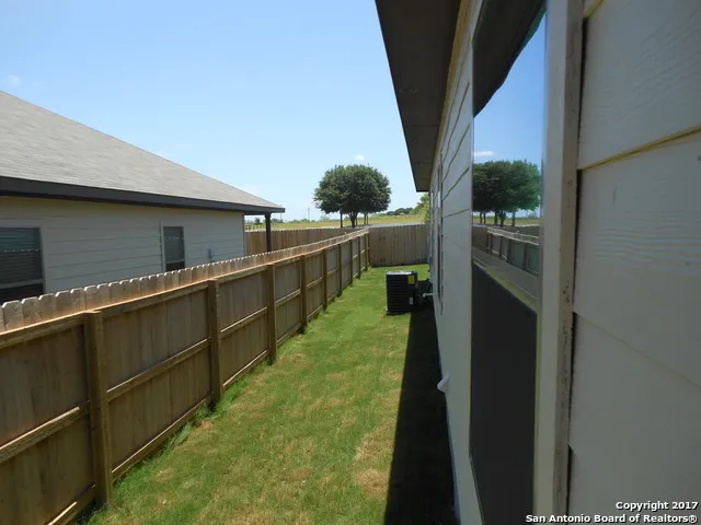 $1,295 | 131 Joanne Cove, New Braunfels, TX 78130