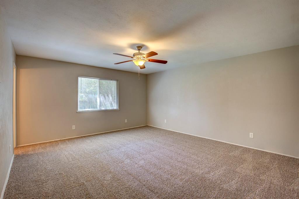 7801 Summerglen Road Fort Worth, TX 76133 - Photo 8 of 40