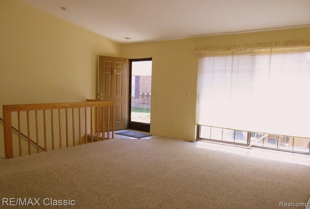 22246 Edgewater, Unit 148 Novi, MI 48375 - Photo 6 of 16 GREAT ROOM VIEW #2.jpg