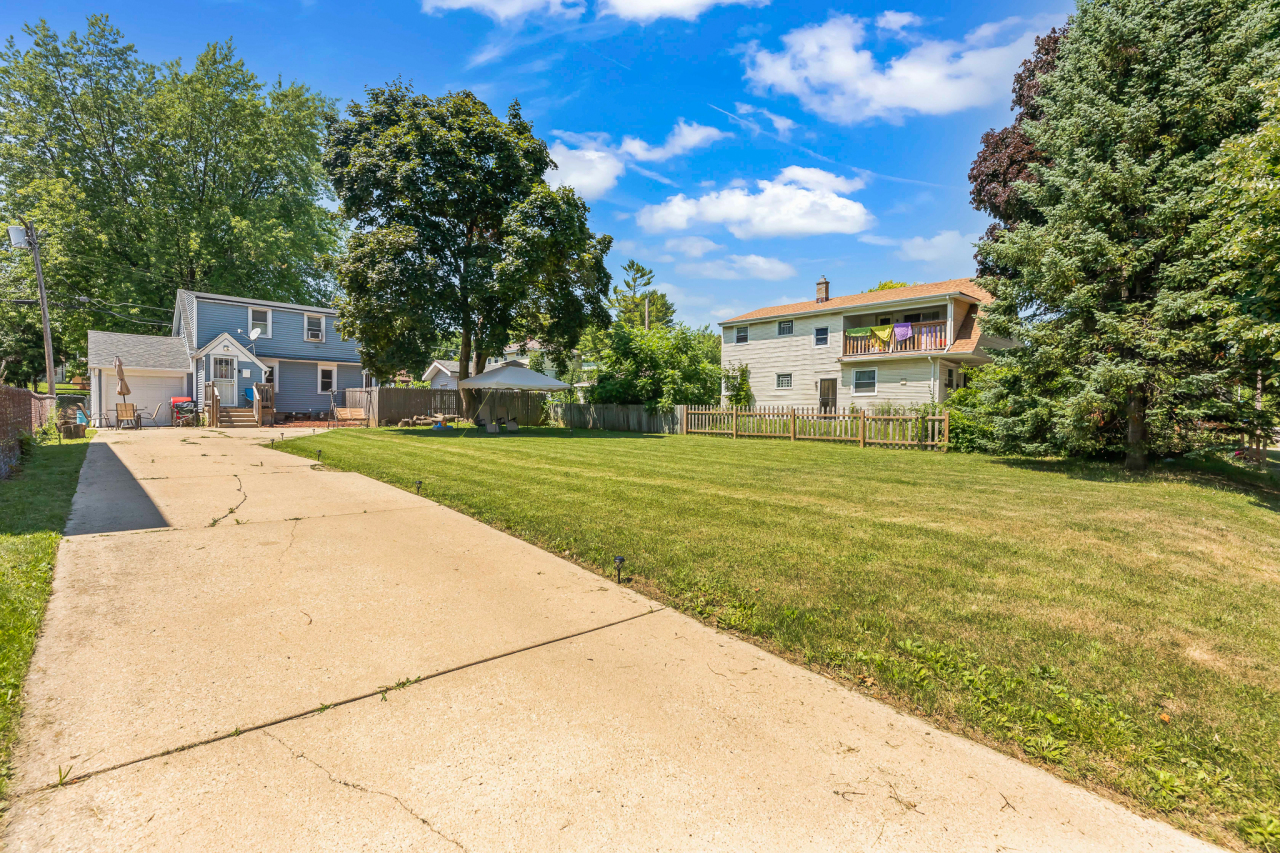 5935 North 69th Street Milwaukee, WI 53218 - Photo 1 of 1 Huge Yard!