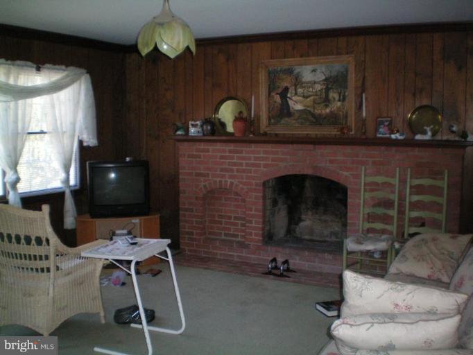 6222 Solomons Island Road Dunkirk, MD 20754 - Photo 14 of 16 Family Room