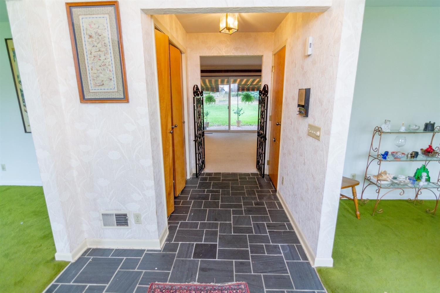 6016 Gaines Road Cincinnati, OH 45247 - Photo 6 of 49