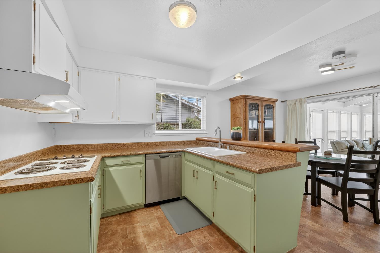 6430 Rexford Way Carmichael, CA 95608 - Photo 11 of 46