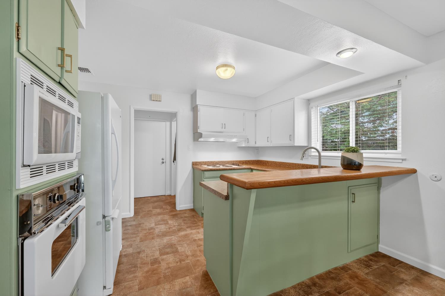 6430 Rexford Way Carmichael, CA 95608 - Photo 15 of 46