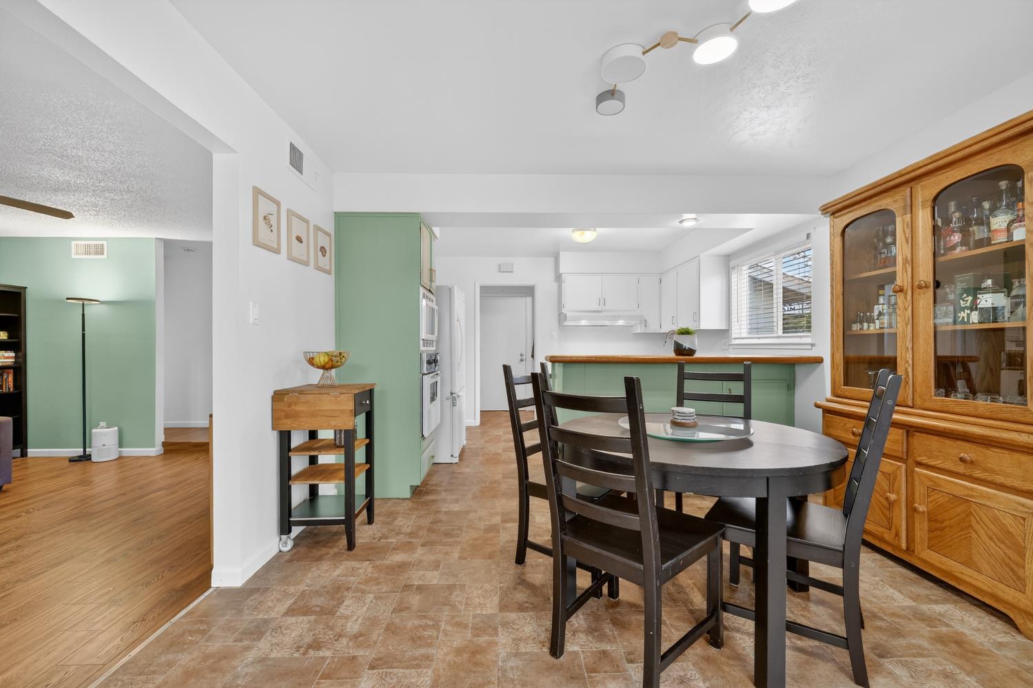 6430 Rexford Way Carmichael, CA 95608 - Photo 16 of 46