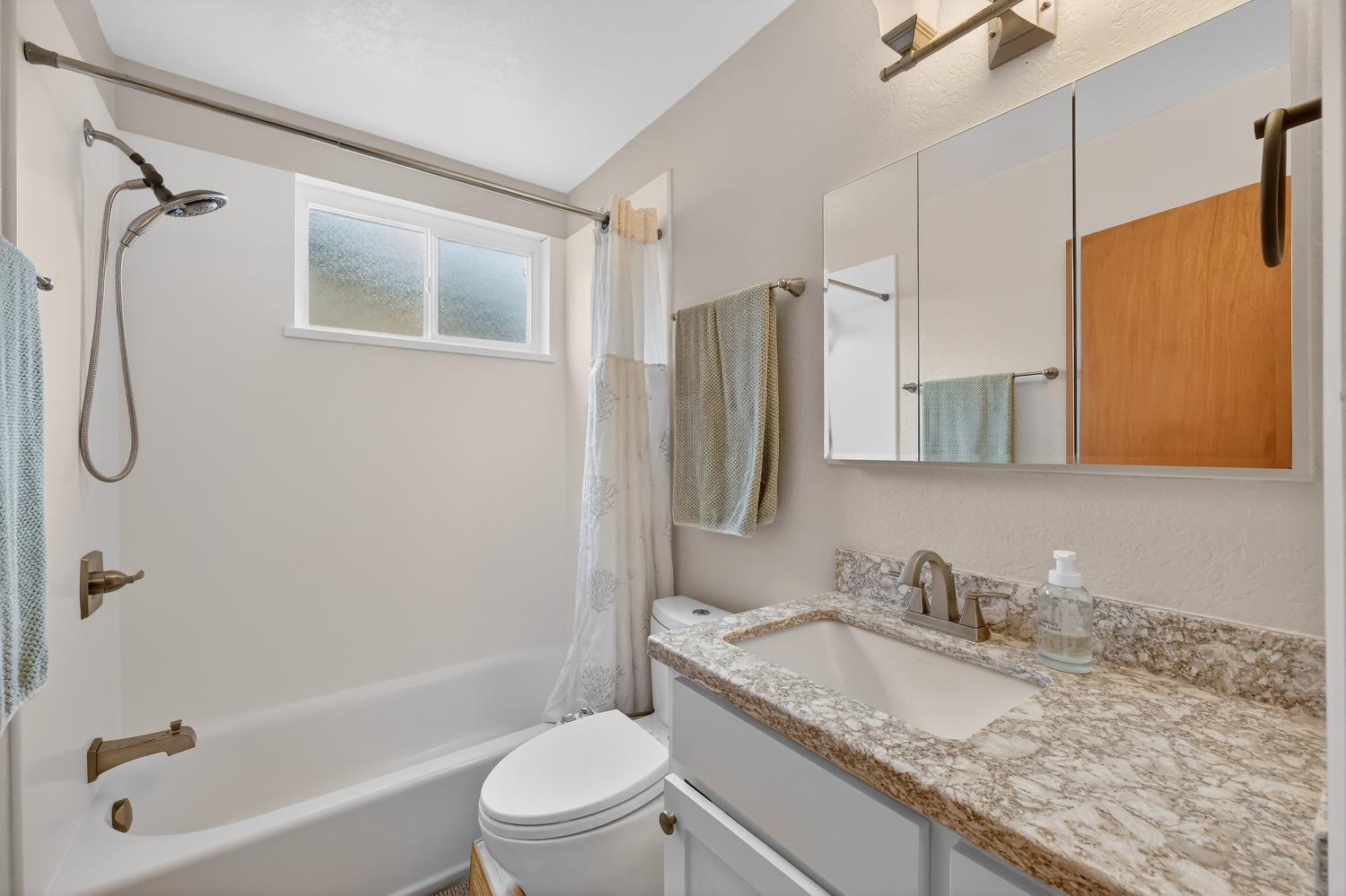 6430 Rexford Way Carmichael, CA 95608 - Photo 28 of 46