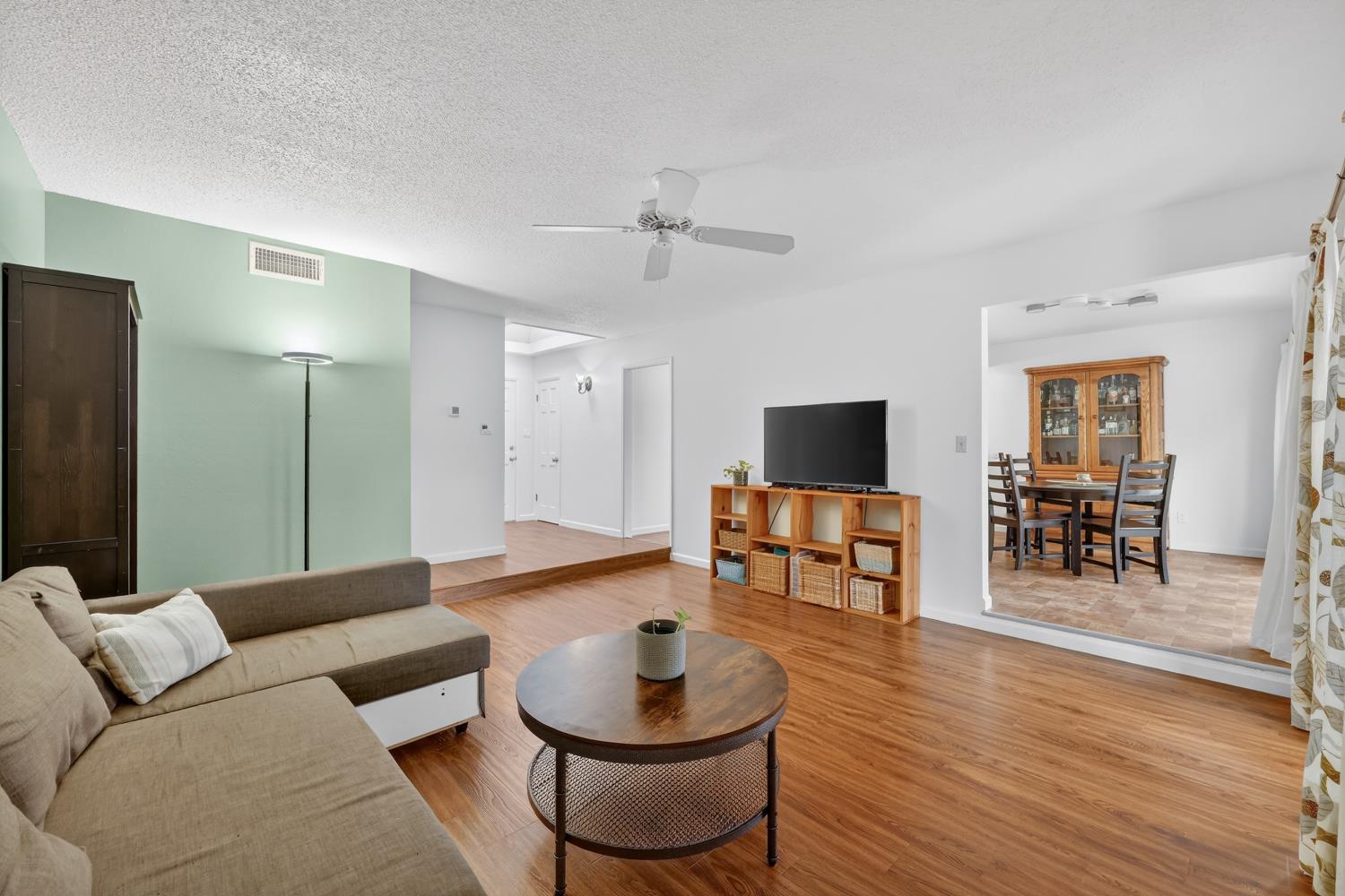 6430 Rexford Way Carmichael, CA 95608 - Photo 9 of 46