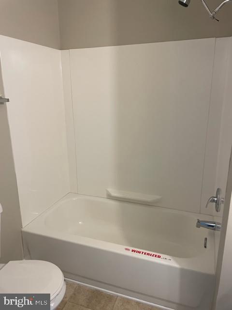 17439 Hughes Road Poolesville, MD 20837 - Photo 15 of 25 a bathroom with a bathtub and a toilet