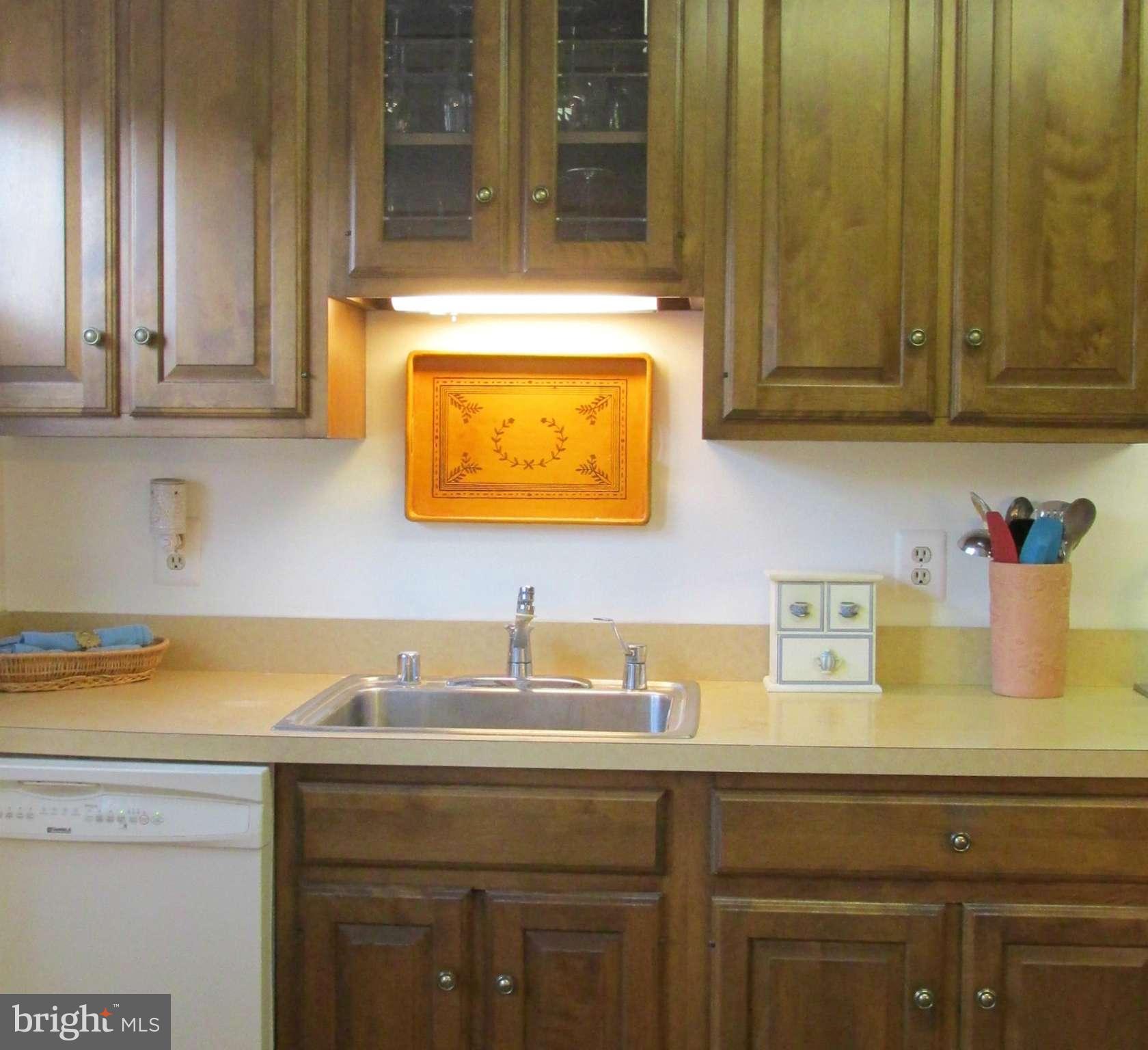 1512 Doxbury Road Baltimore, MD 21286 - Photo 8 of 24 a bathroom with a sink and a mirror