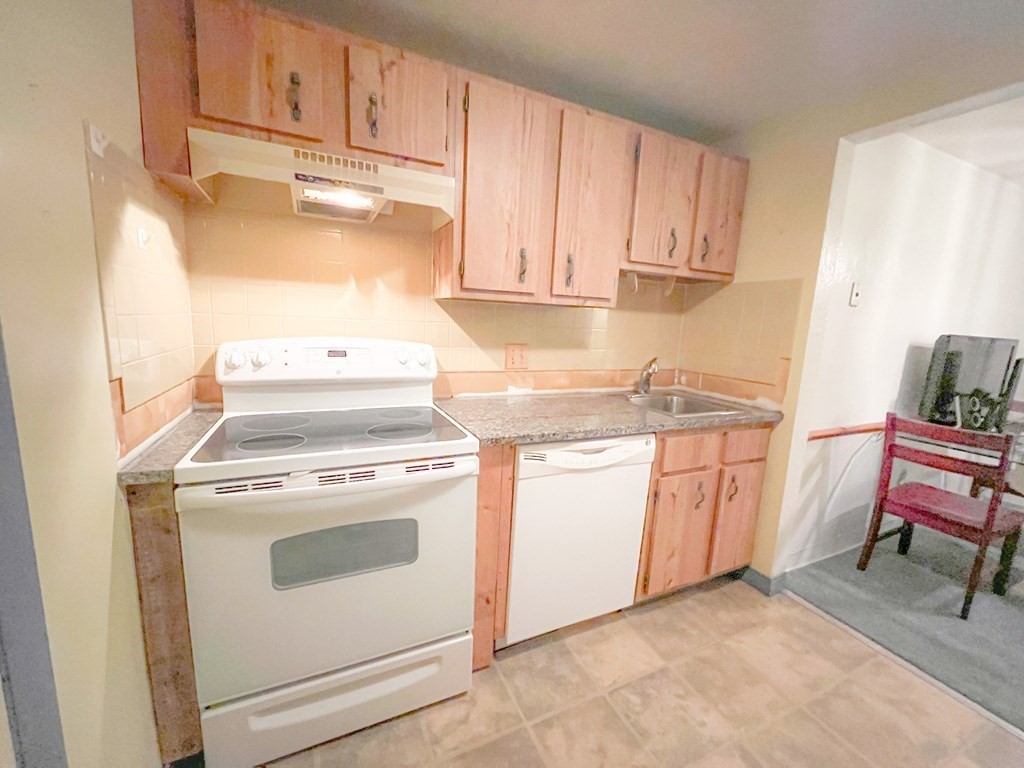 20 Erick Road, Unit 33 Mansfield, MA 02048 - Photo 6 of 12 Gallery Image 6