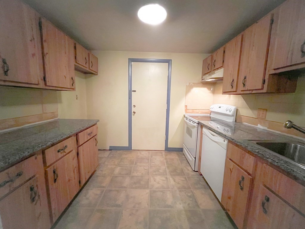 20 Erick Road, Unit 33 Mansfield, MA 02048 - Photo 8 of 12 Gallery Image 8