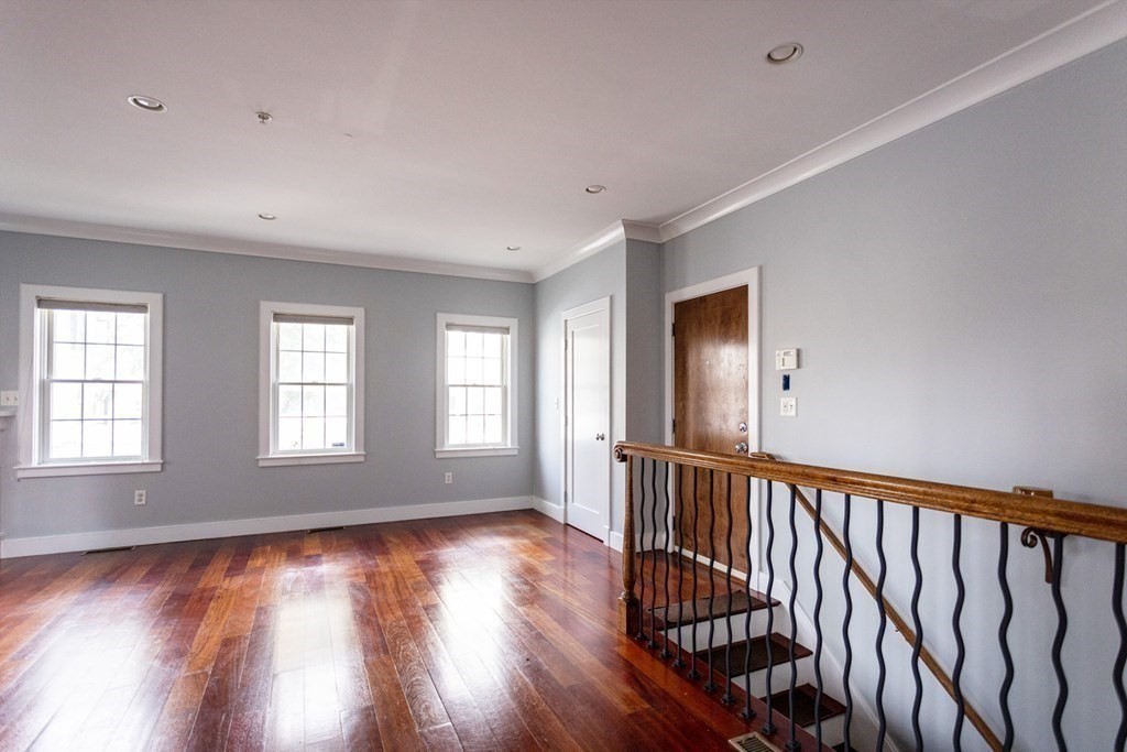 109 D Street, Unit 1 Boston, MA 02127 - Photo 3 of 20