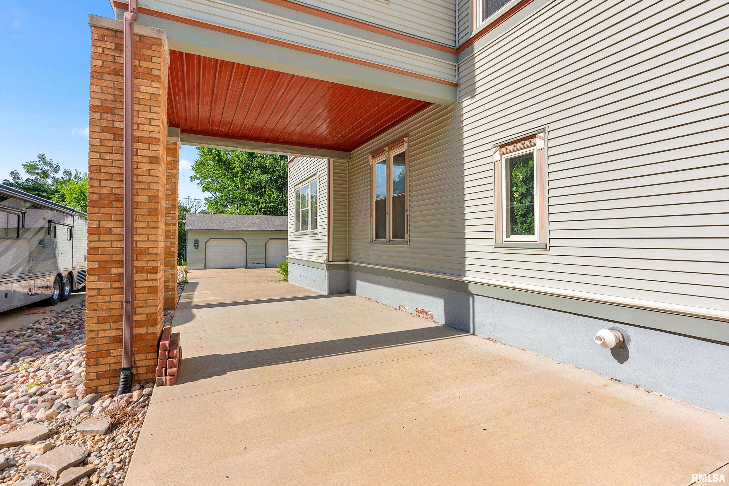 207 West 3rd Street Delavan, IL 61734 - Photo 6 of 70