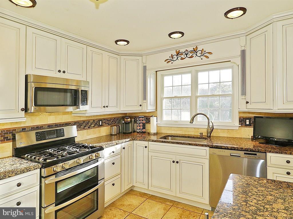 112 Gaff Road Manahawkin, NJ 08050 - Photo 14 of 32