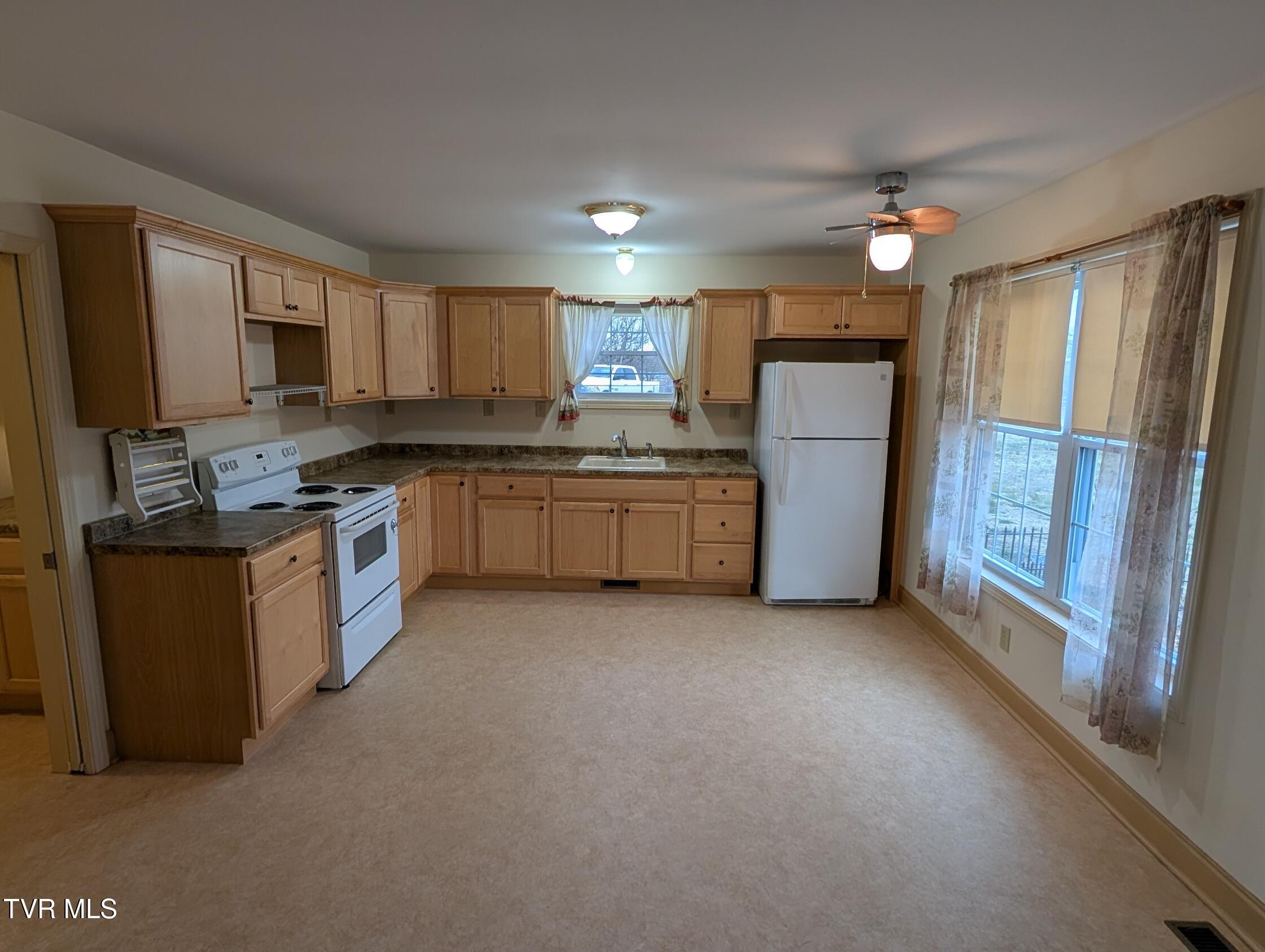 220 Crockett Timbers Limestone, TN 37681 - Photo 13 of 23 Eat In Kitchen