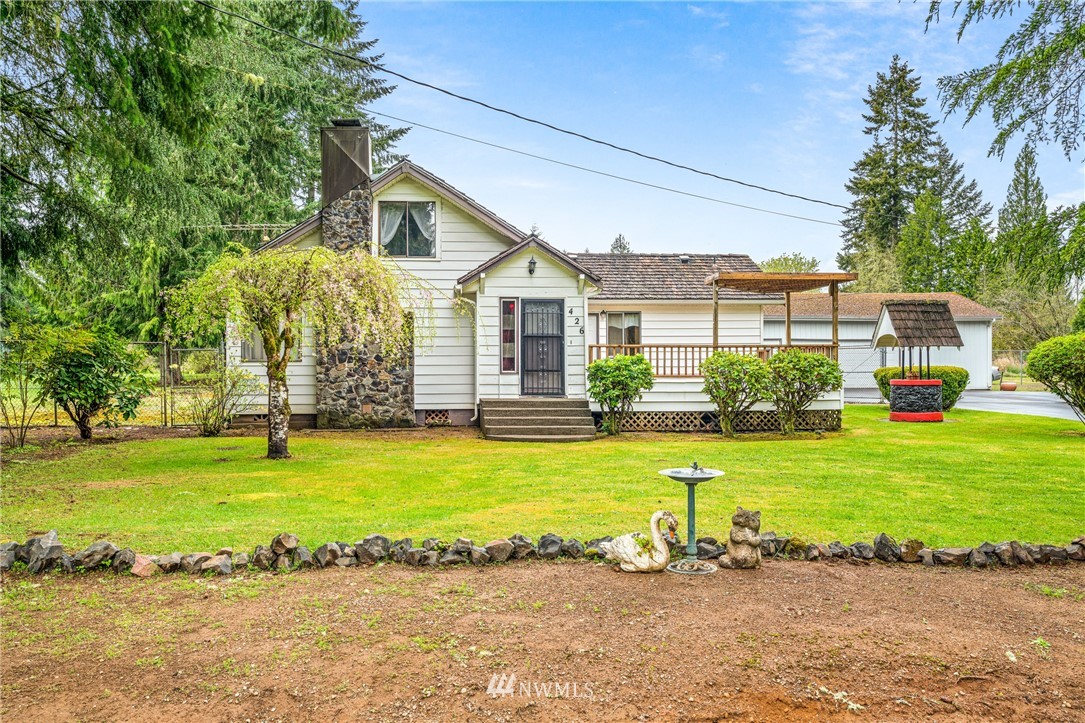 426 Harmon Road Chehalis, WA 98532 - Photo 3 of 31 a front view of a house with garden