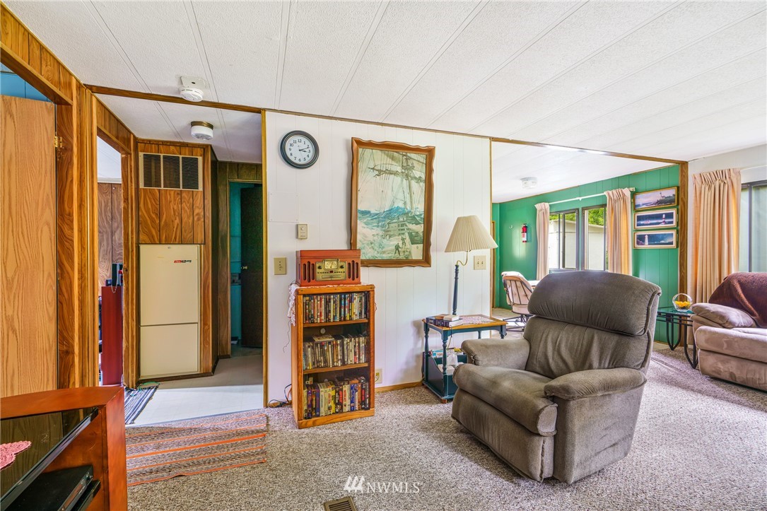 426 Harmon Road Chehalis, WA 98532 - Photo 22 of 31 a living room with furniture and a window