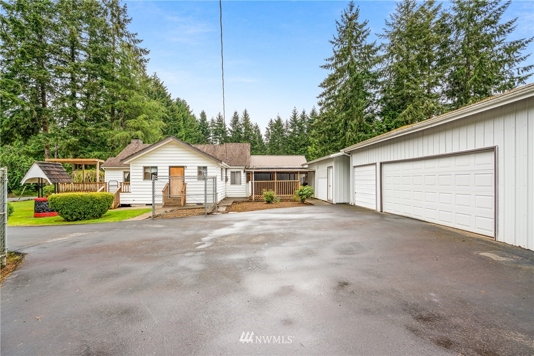 426 Harmon Road Chehalis, WA 98532 - Photo 4 of 31 a front view of house with yard and green space