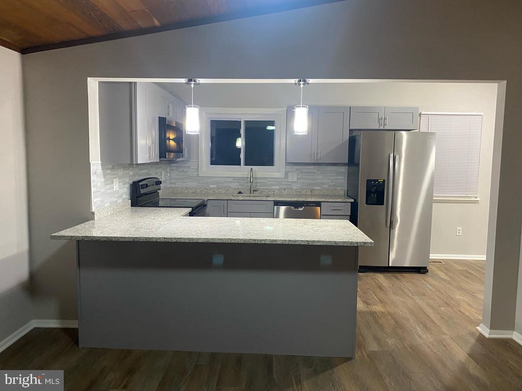 8211 Cagle Road Fort Washington, MD 20744 - Photo 6 of 49 New Gourmet Kitchen w/ soft close cabinets