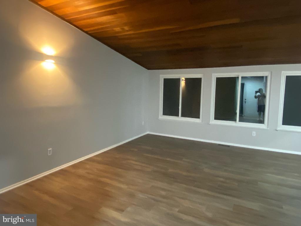 8211 Cagle Road Fort Washington, MD 20744 - Photo 10 of 49 Spacious LR w/ ceiling fan & lots of natural light